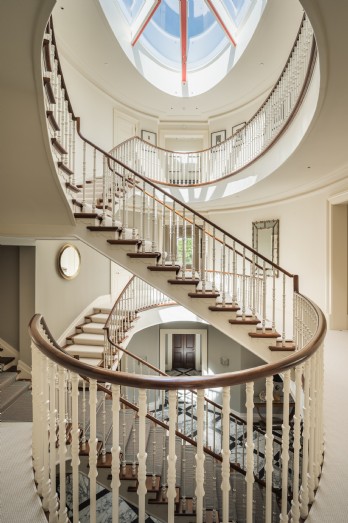Unique Home Stays collection of luxury self-catering breaks in the uk including Cornwall, Cotswolds and Scotland